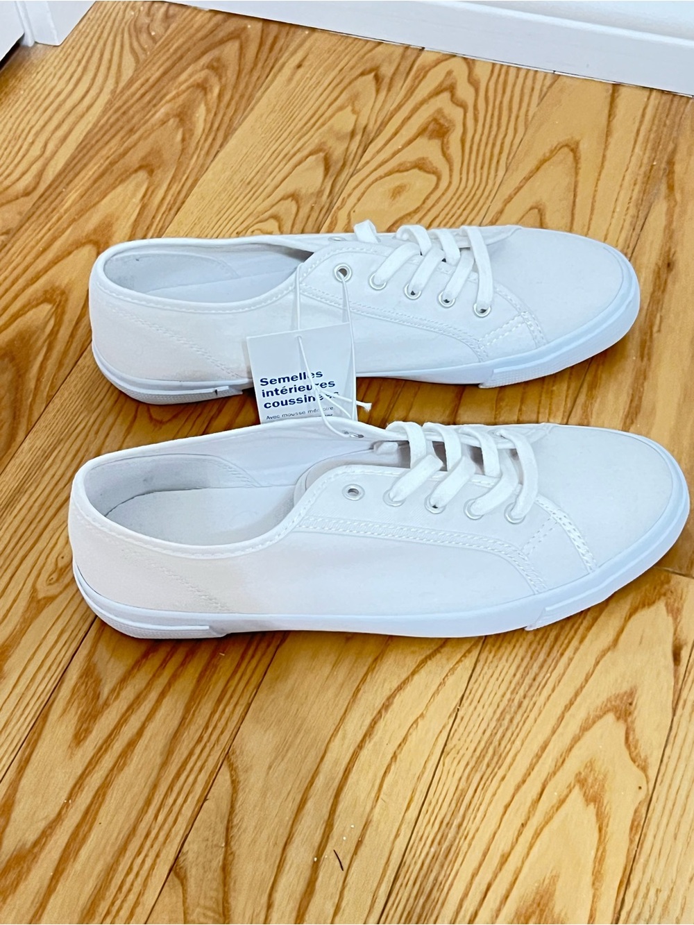Old Navy White Low-Top Comfy Canvas Sneakers Size 9 Perfect Everyday Shoes - Picture 4 of 13